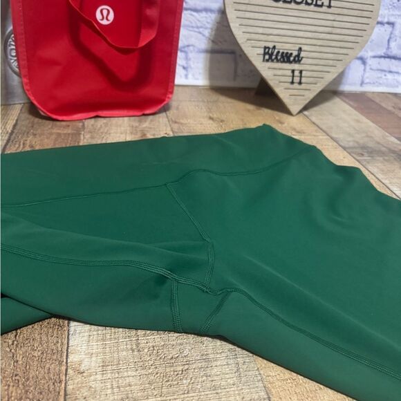 Lululemon Wunder Train High-Rise Tight 25"
Everglade Green size 20 - Picture 4 of 14